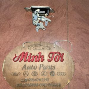 Ổ NGẬM CỬA HẬU TOYOTA ZACE